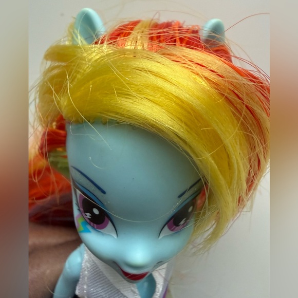 My Little Pony Equestria Girls Rainbow Dash Doll with Extra Long Hair - Picture 9 of 10